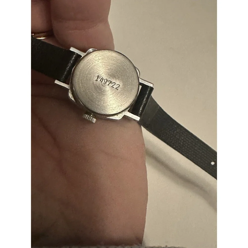 Chaika Vintage Women’s Wrist Watch USSR 1970’s 17 Jewels
